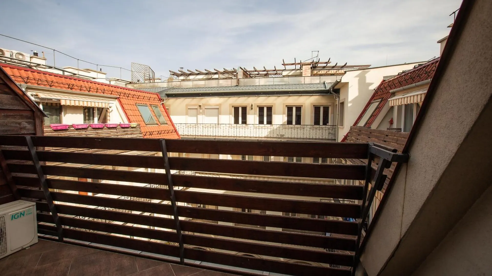 Triplex, Rooftop With Parlament View & Jacuzzi Будапешт